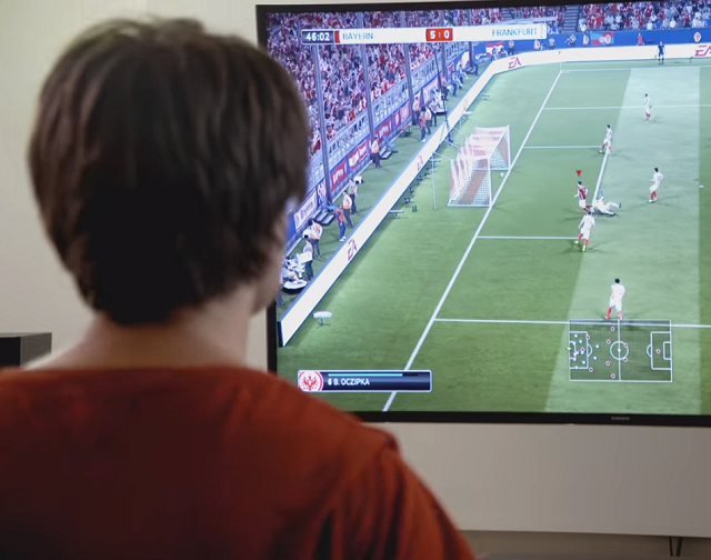 Robert Lewandowski – Eurovision winner sings a song for a football player!